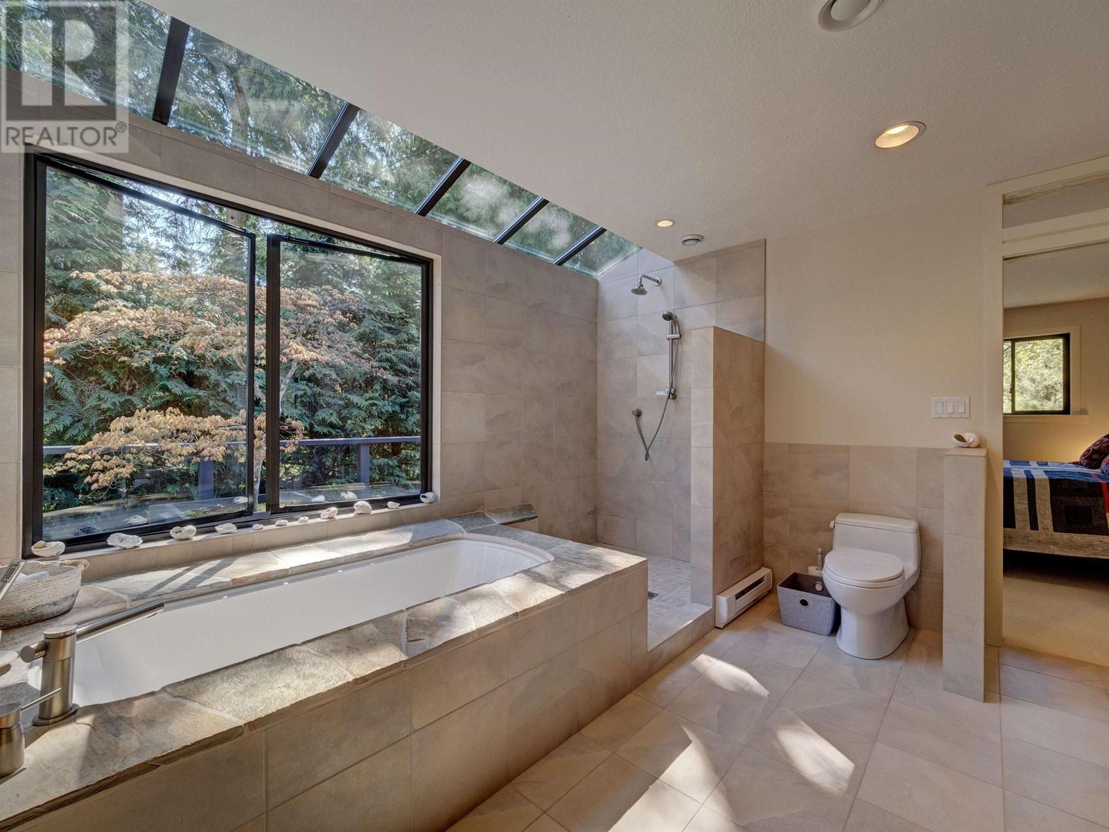 1506 HENDERSON AVENUE, Roberts Creek