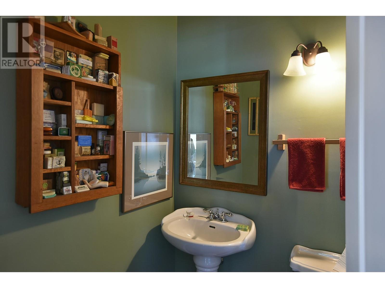 590-592 N FLETCHER ROAD, Gibsons