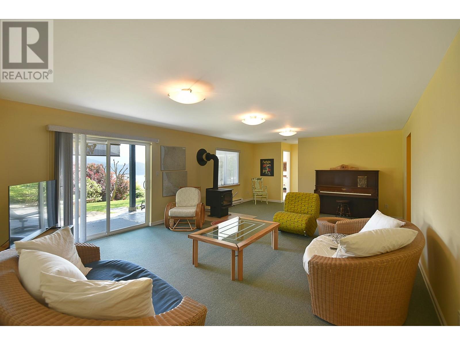 590-592 N FLETCHER ROAD, Gibsons