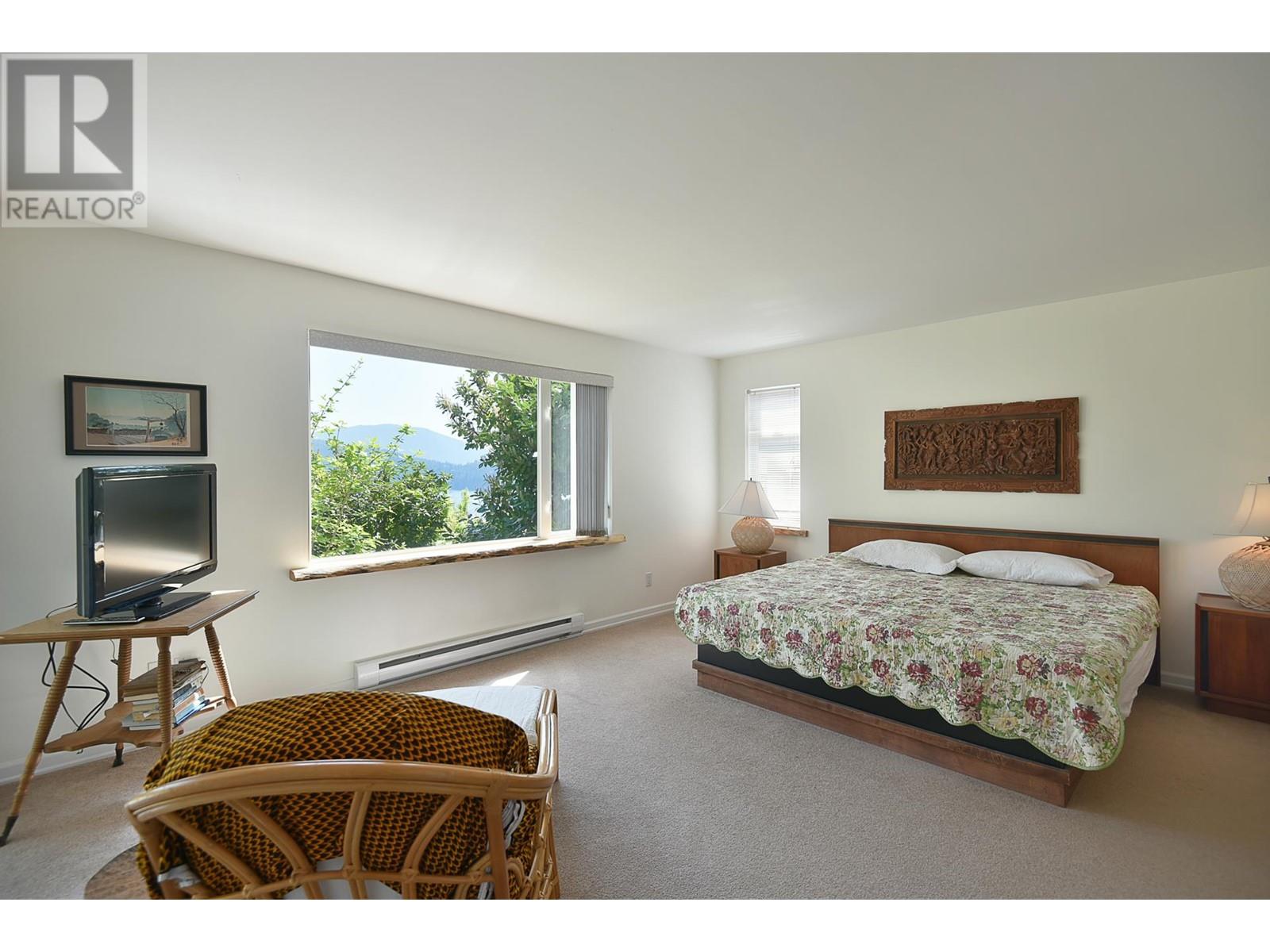 590-592 N FLETCHER ROAD, Gibsons