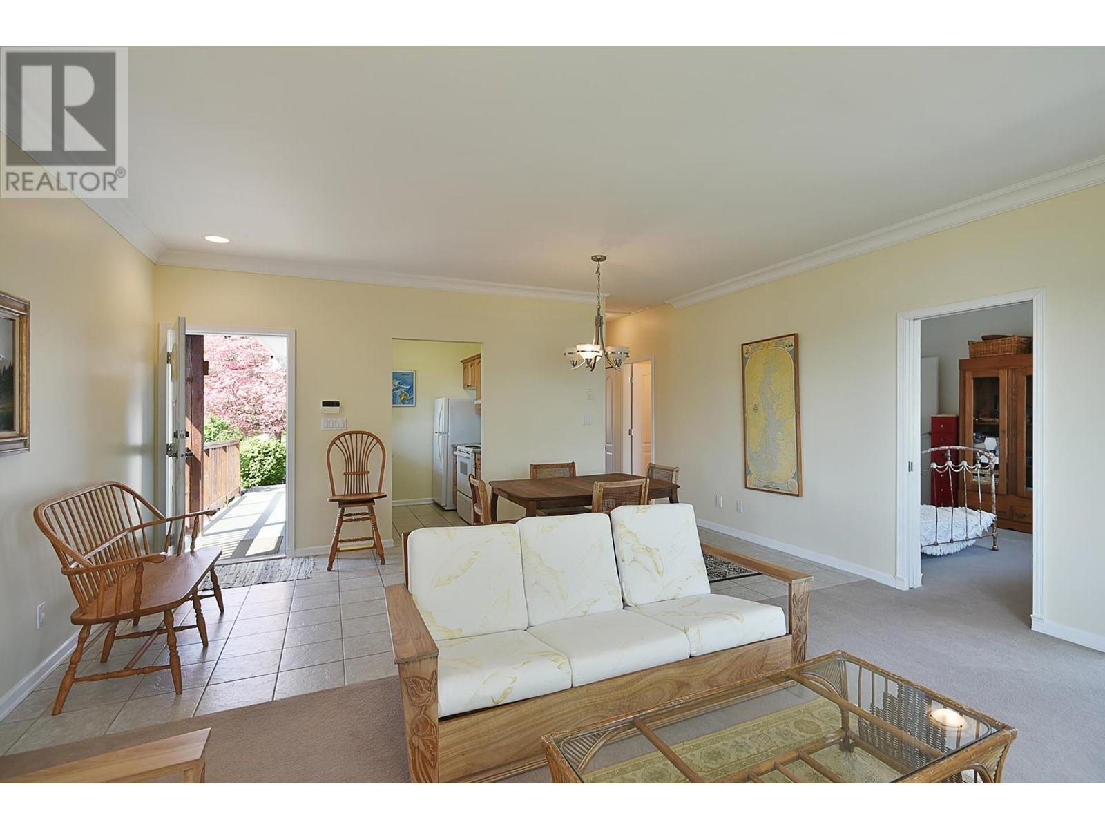 590-592 N FLETCHER ROAD, Gibsons