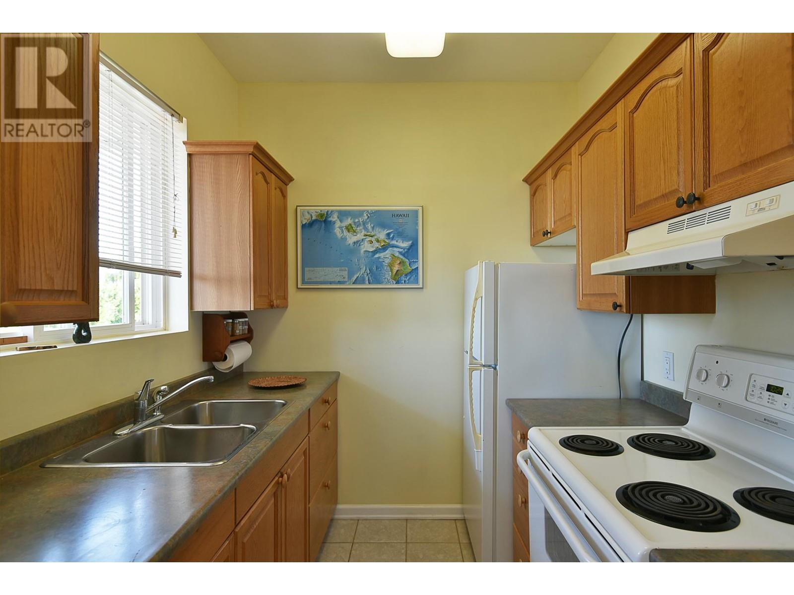 590-592 N FLETCHER ROAD, Gibsons