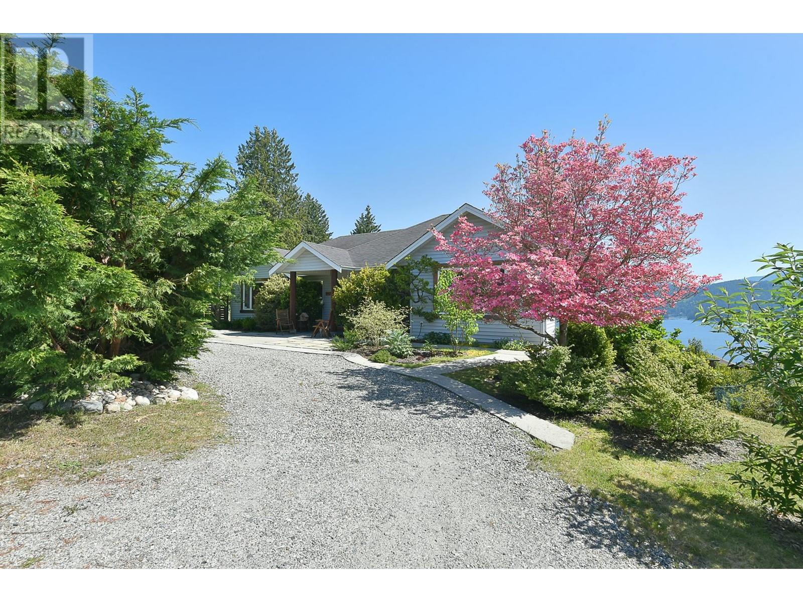 590-592 N FLETCHER ROAD, Gibsons