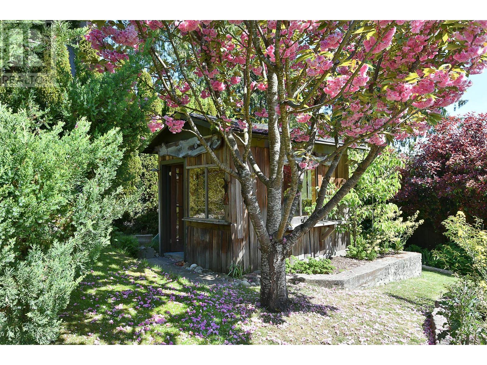 590-592 N FLETCHER ROAD, Gibsons