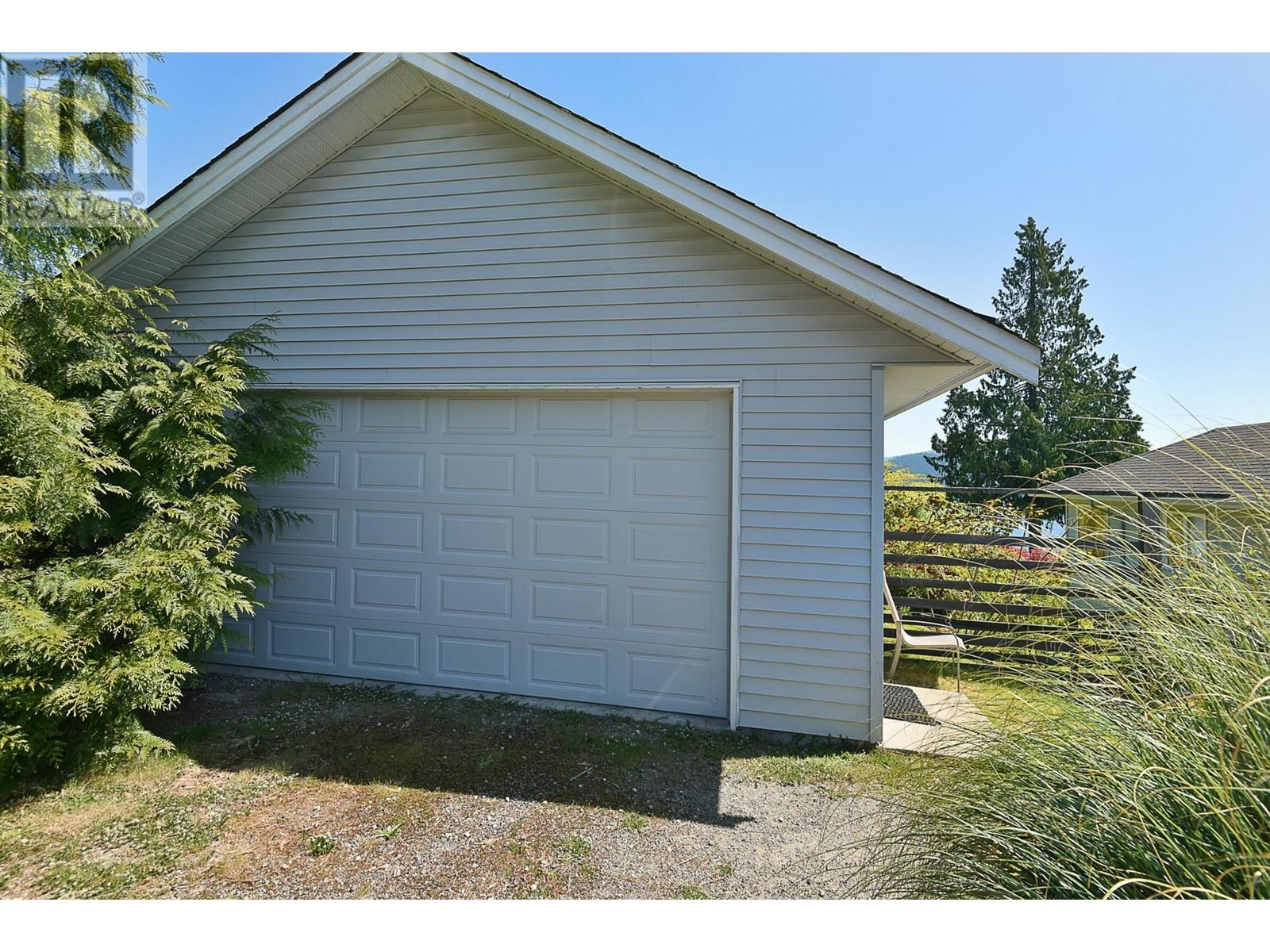 590-592 N FLETCHER ROAD, Gibsons