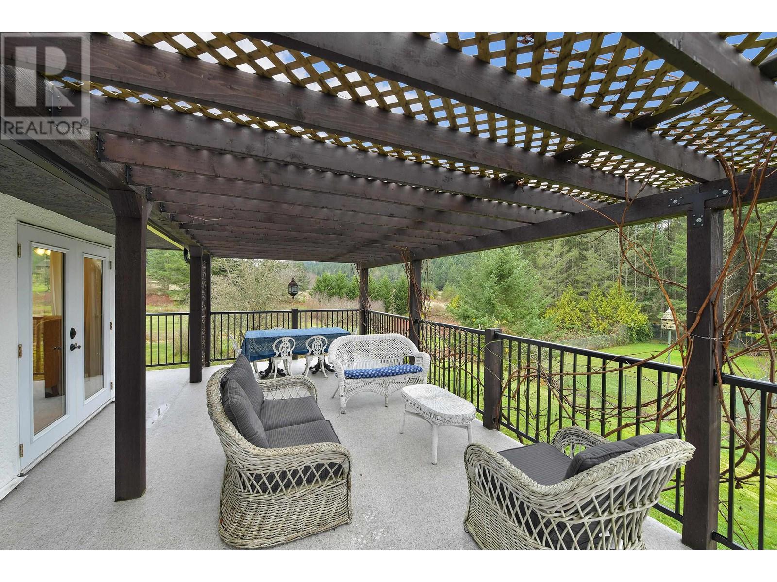 300 WOOD DALE DRIVE, Mayne Island