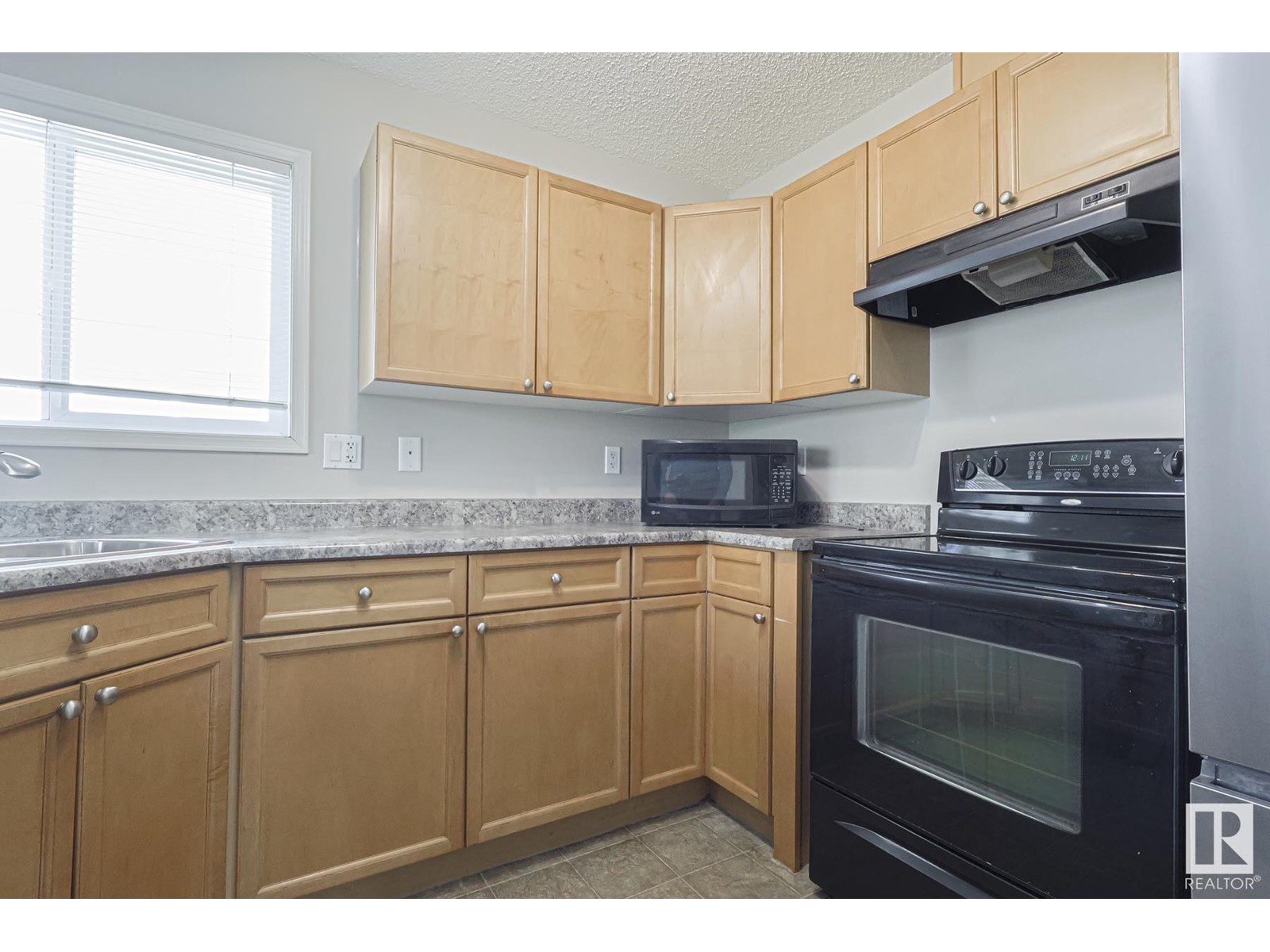 #21 130 HYNDMAN CR NW, Edmonton