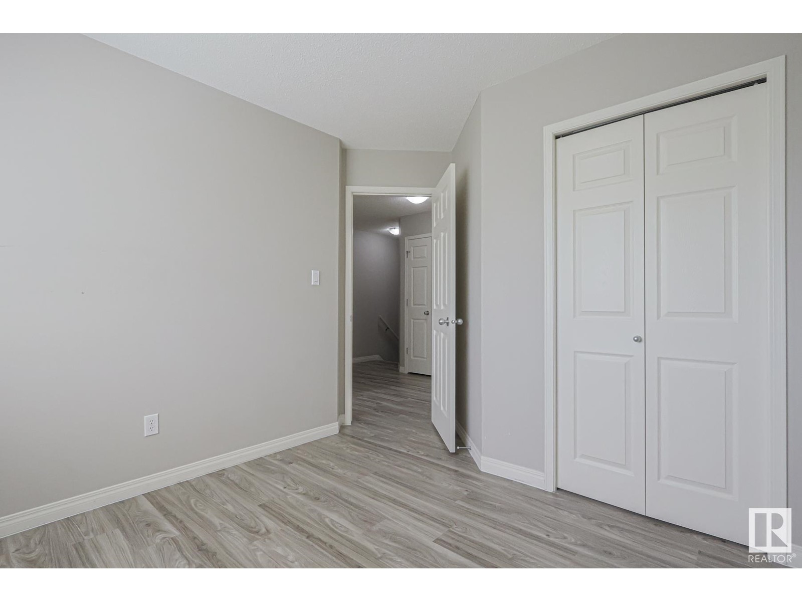 #21 130 HYNDMAN CR NW, Edmonton