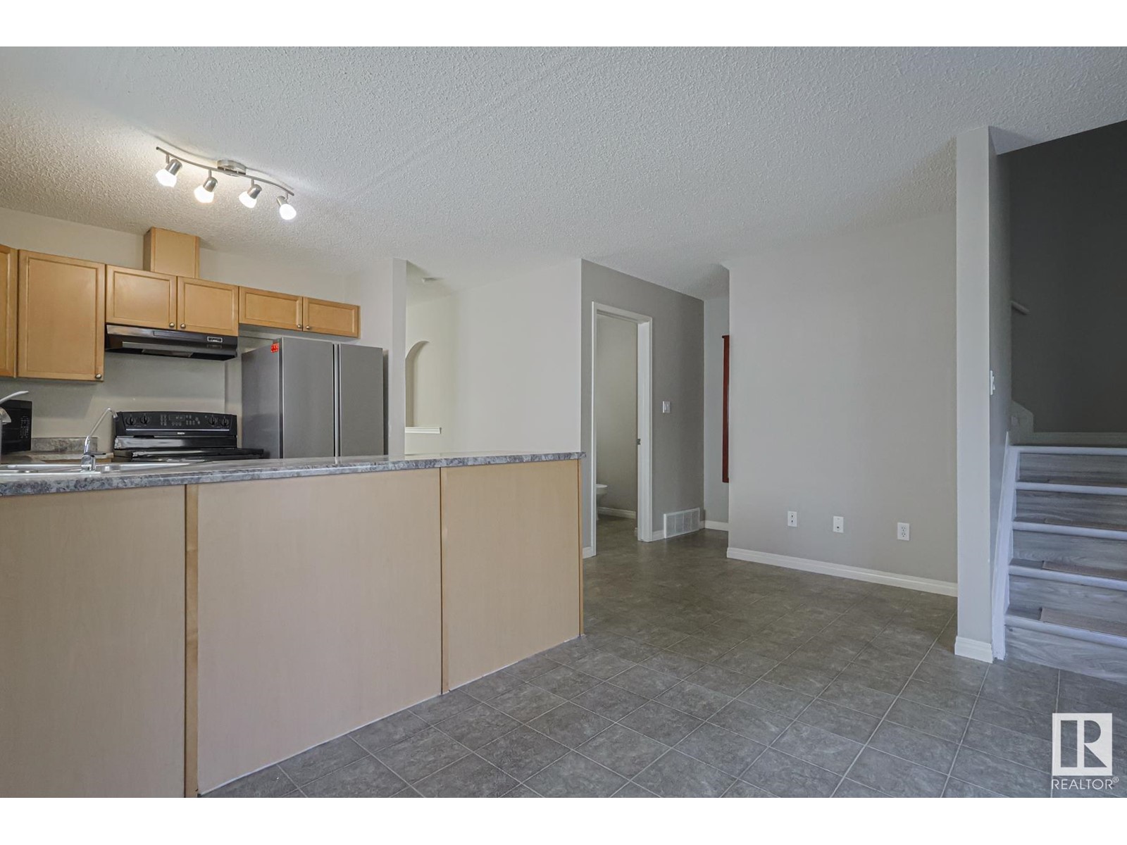 #21 130 HYNDMAN CR NW, Edmonton