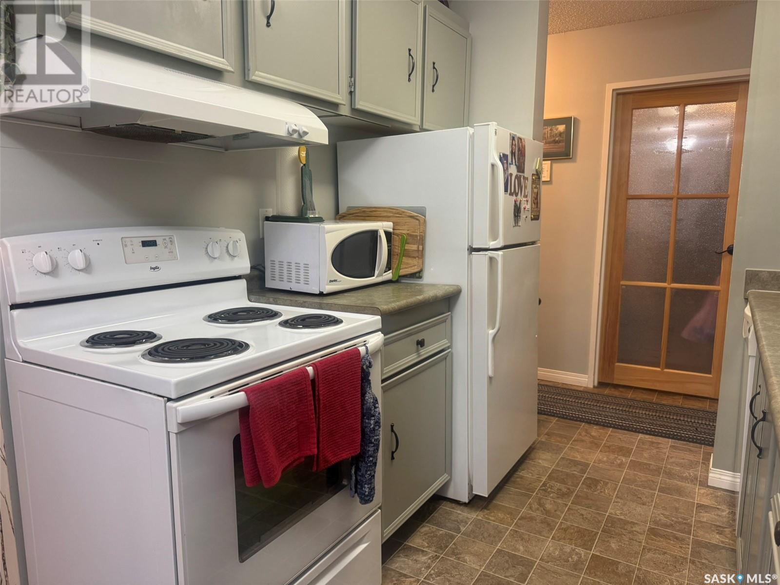 Photo 11 of 303 1808 Eaglesham Avenue, Weyburn SK