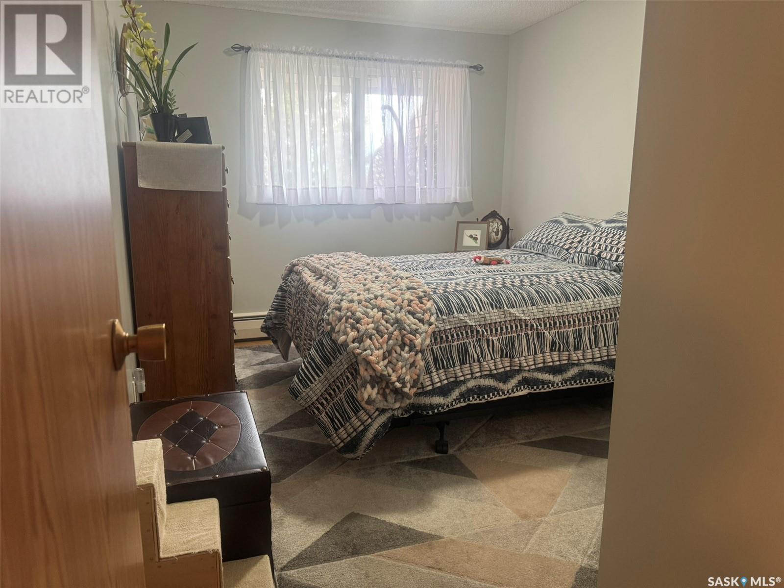 Photo 13 of 303 1808 Eaglesham Avenue, Weyburn SK