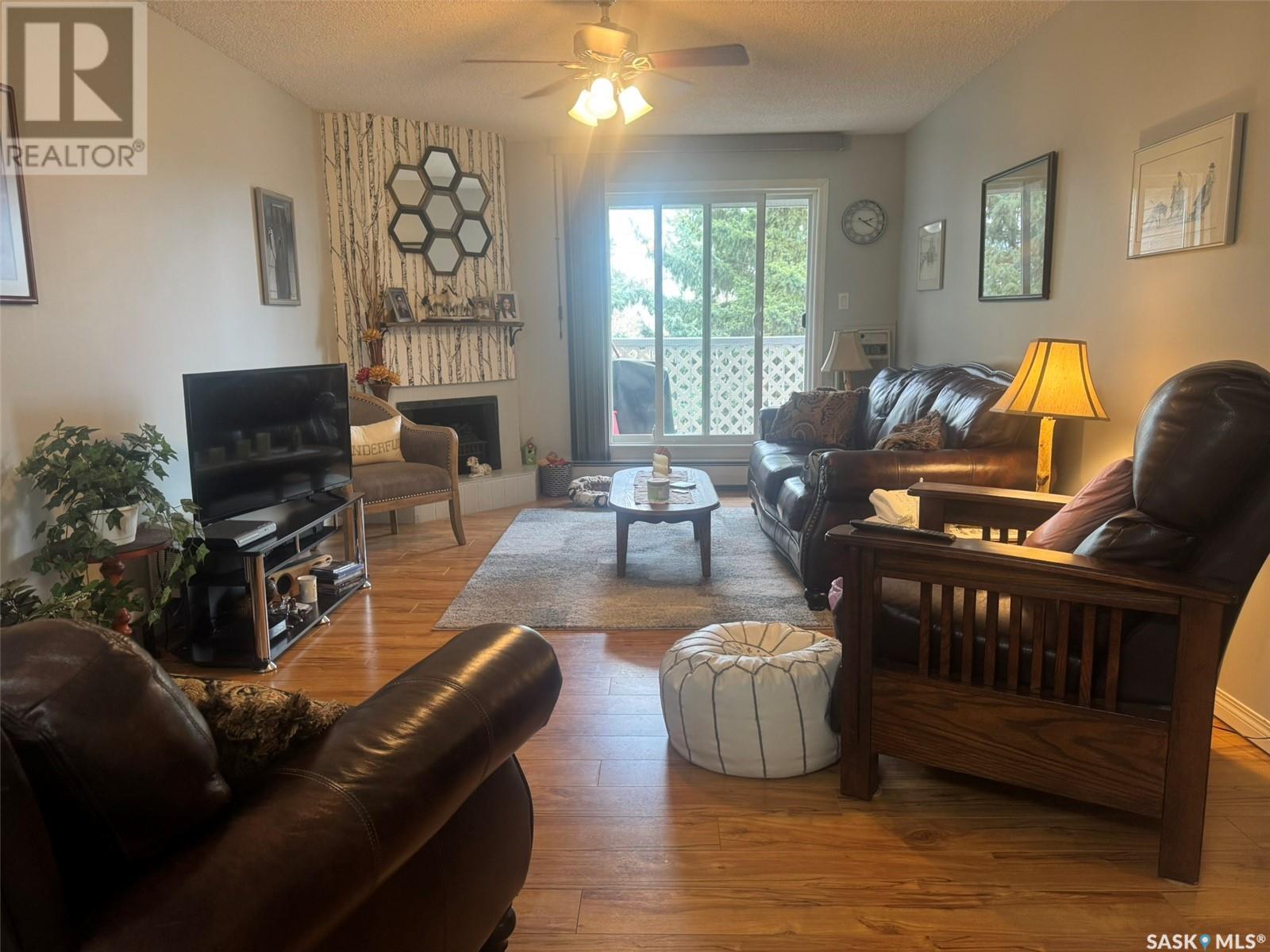 Photo 3 of 303 1808 Eaglesham Avenue, Weyburn SK