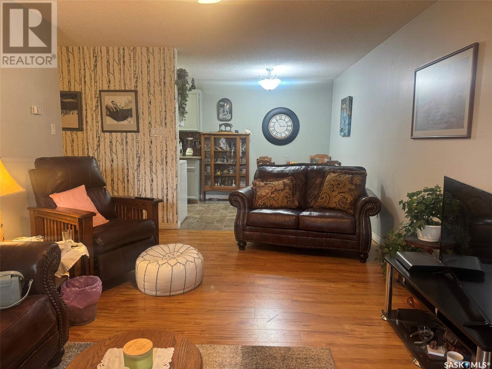 Photo 5 of 303 1808 Eaglesham Avenue, Weyburn SK