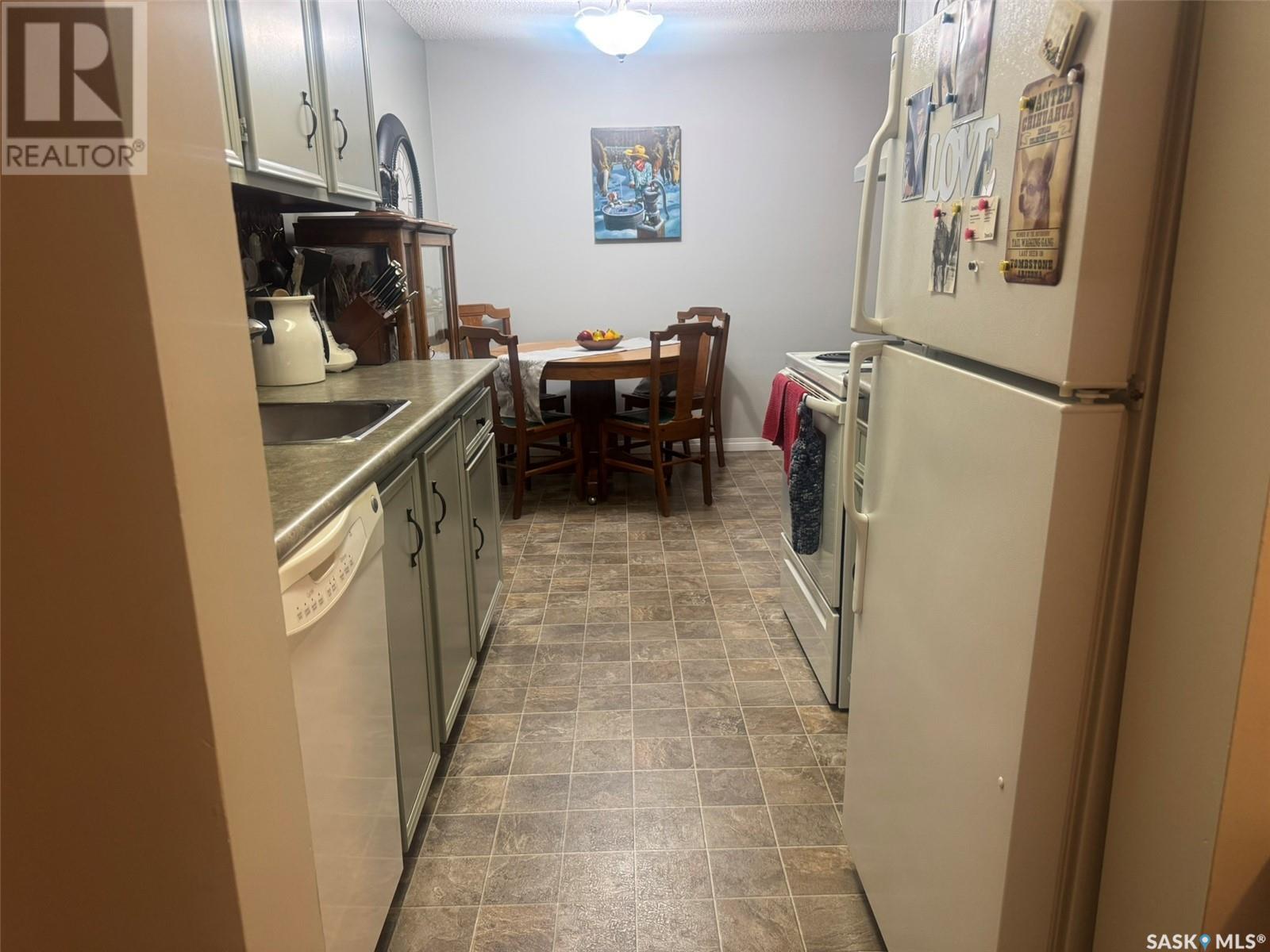 Photo 7 of 303 1808 Eaglesham Avenue, Weyburn SK