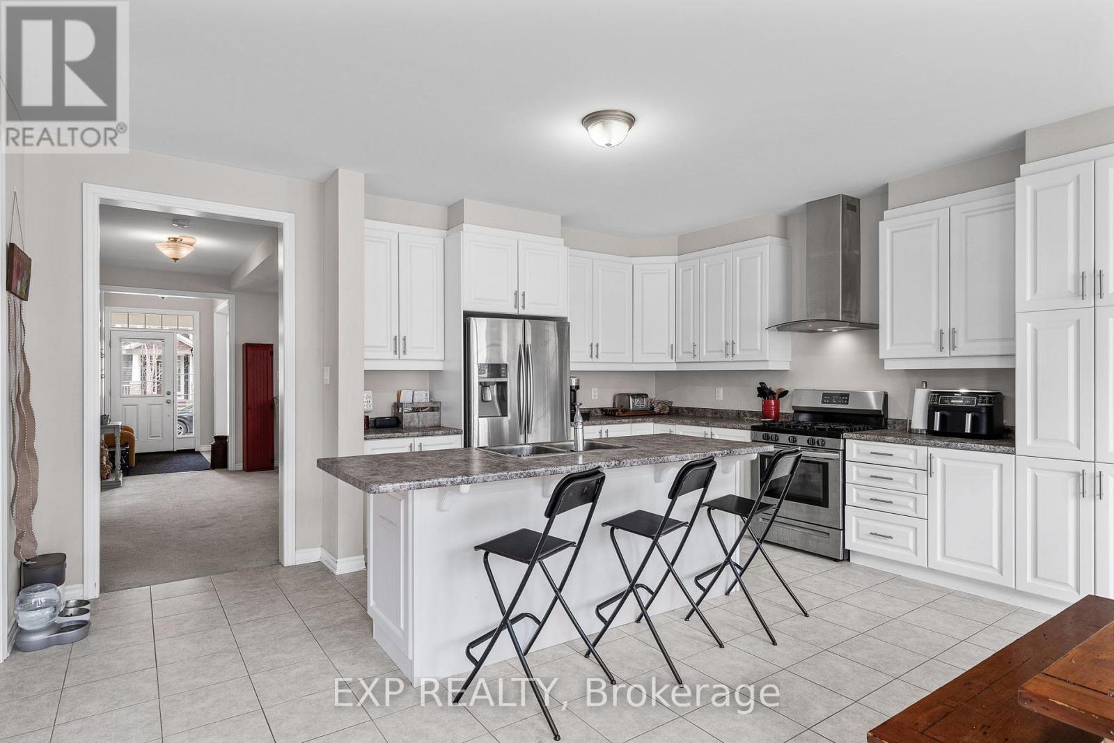 Photo 6 of 206 Ponderosa Street, Ottawa ON