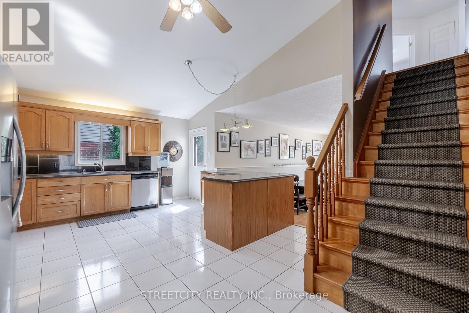 Single Family House for Sale in  ANDREA CRESCENT Central Elgin (Belmont) 