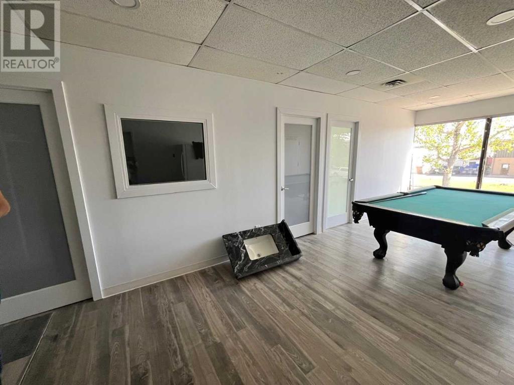 15, 1916 30 Avenue NE, Calgary, Alberta