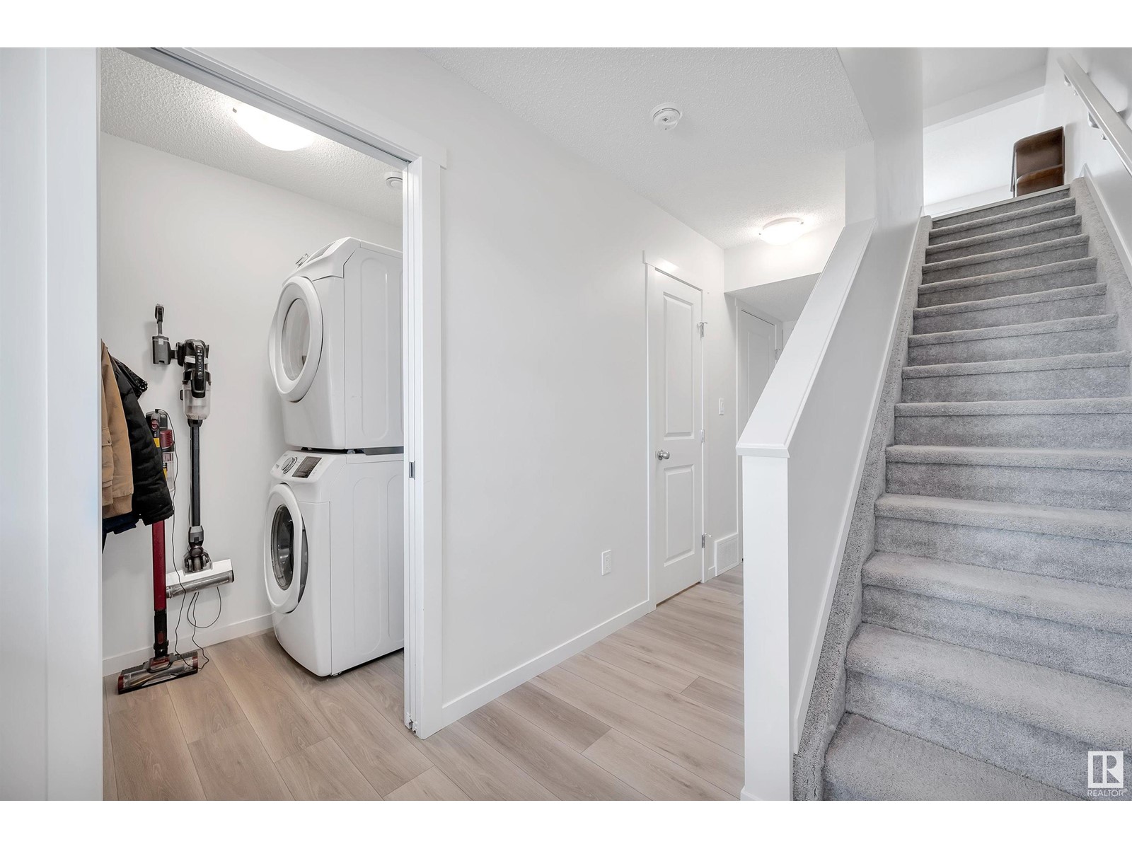 2053 192 ST NW, Edmonton