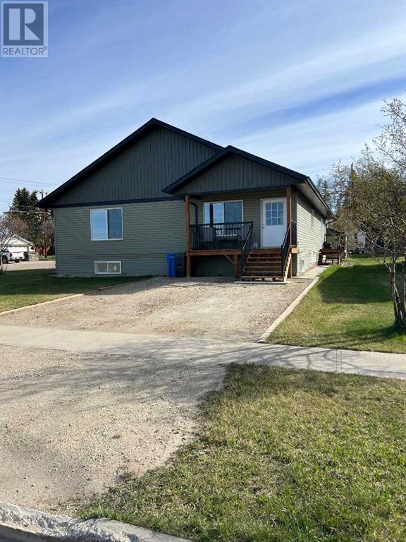 Photo 1 of 826 3rd Avenue, Beaverlodge AB