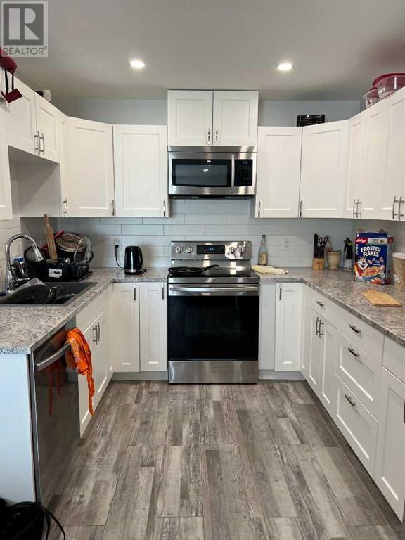 Photo 10 of 826 3rd Avenue, Beaverlodge AB