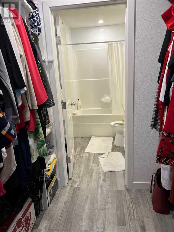 Photo 12 of 826 3rd Avenue, Beaverlodge AB