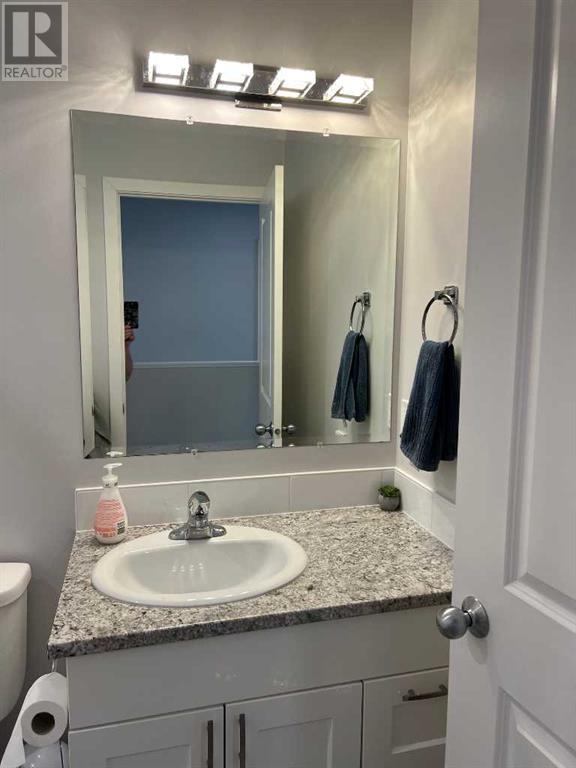 Photo 15 of 826 3rd Avenue, Beaverlodge AB