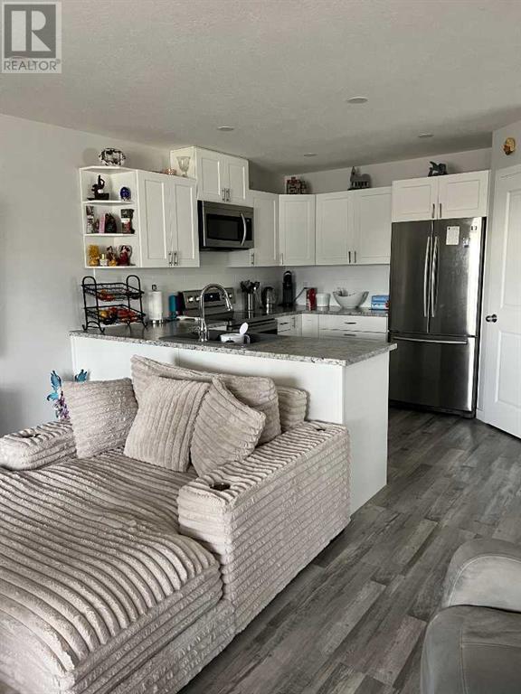 Photo 4 of 826 3rd Avenue, Beaverlodge AB