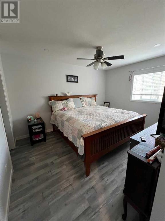 Photo 6 of 826 3rd Avenue, Beaverlodge AB