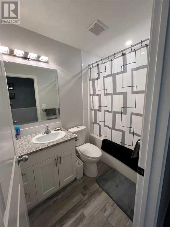 Photo 7 of 826 3rd Avenue, Beaverlodge AB