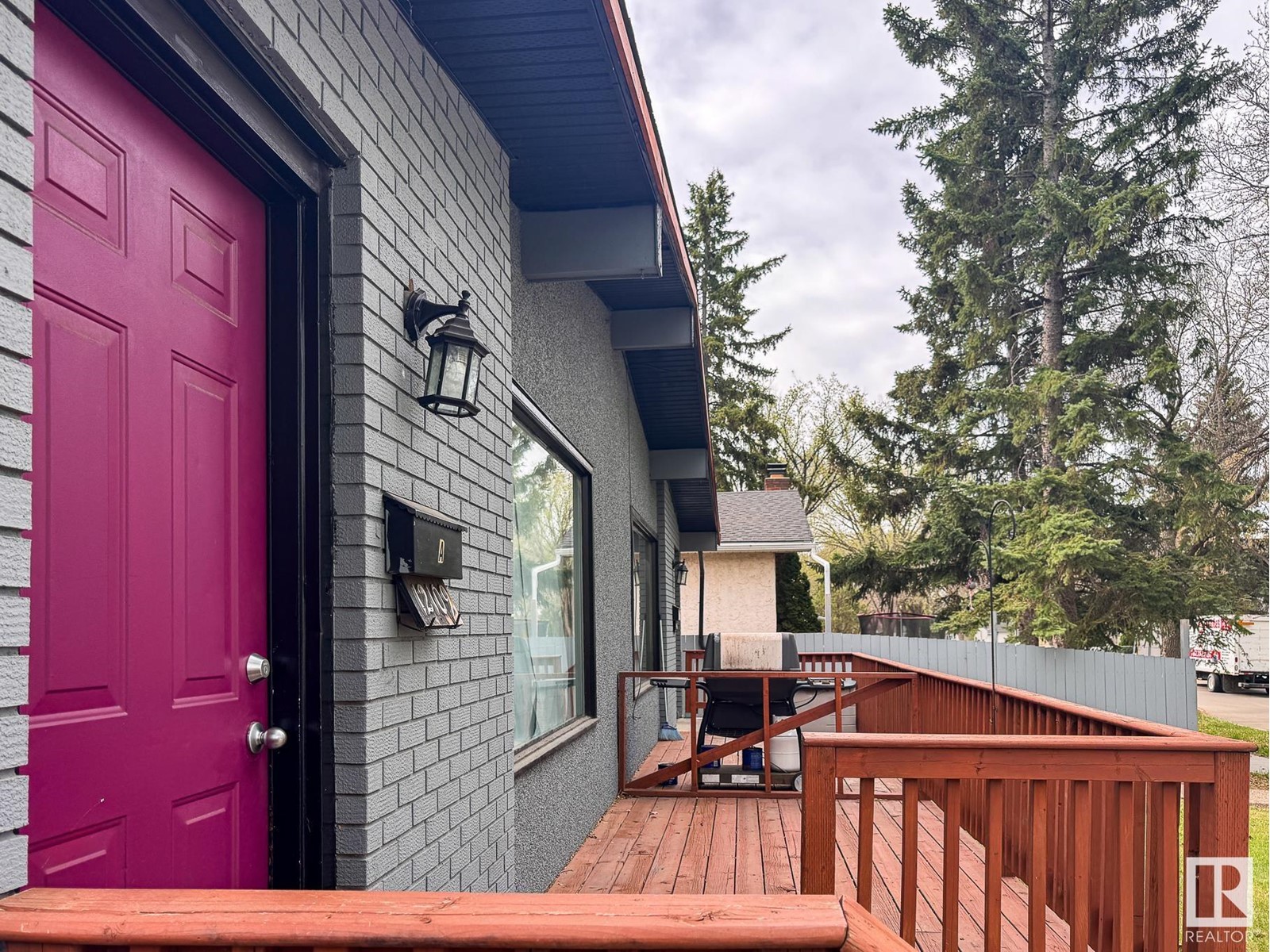 12107-12109 89 ST NW, Edmonton