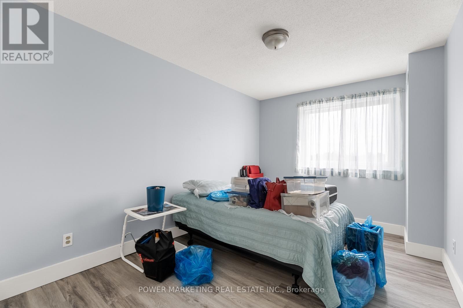 https://ddfcdn.realtor.ca/listing/TS638822307128330000/reb76/highres/3/x12131553_23.jpg