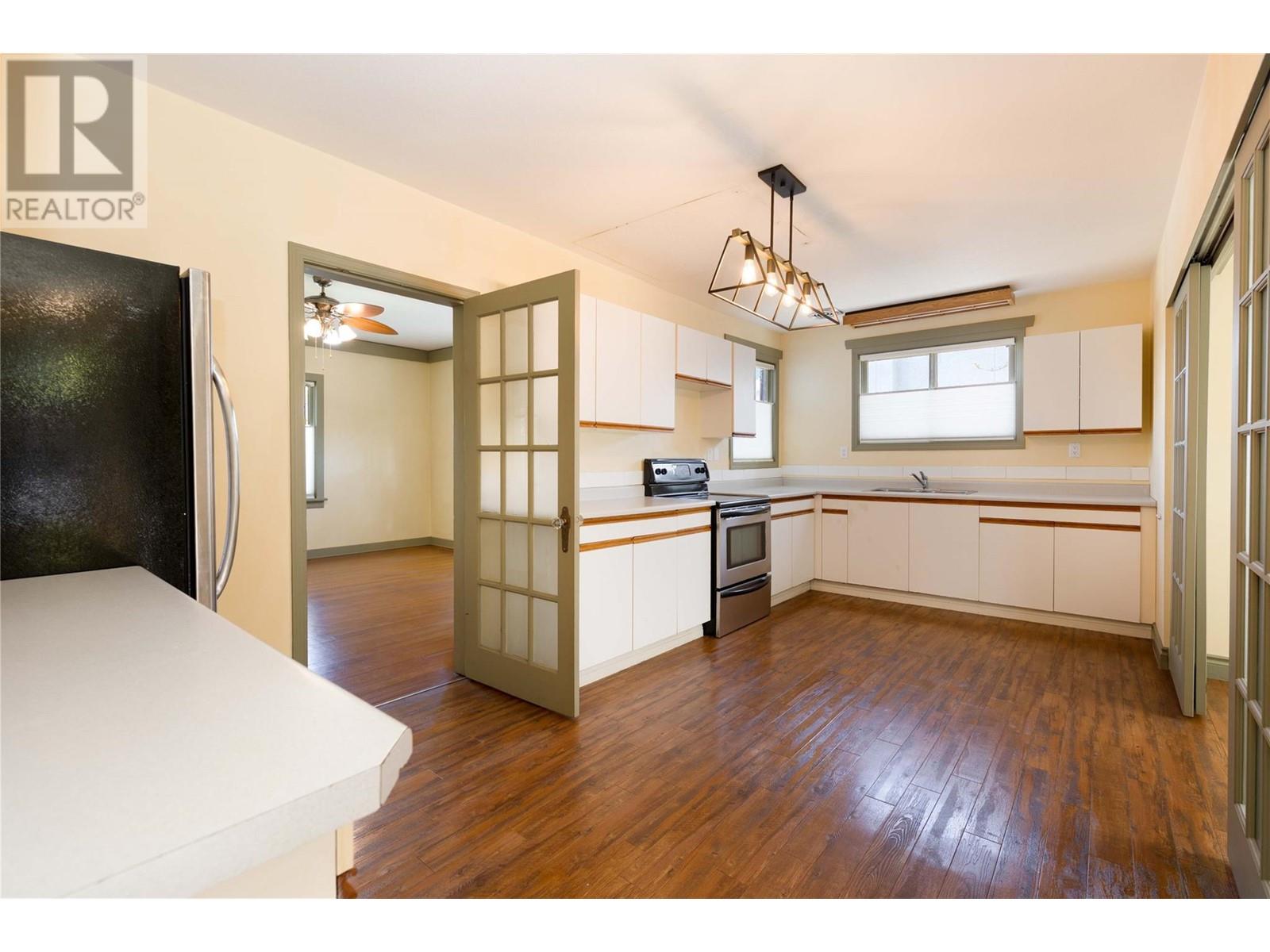 320 Okanagan Avenue SE - 2