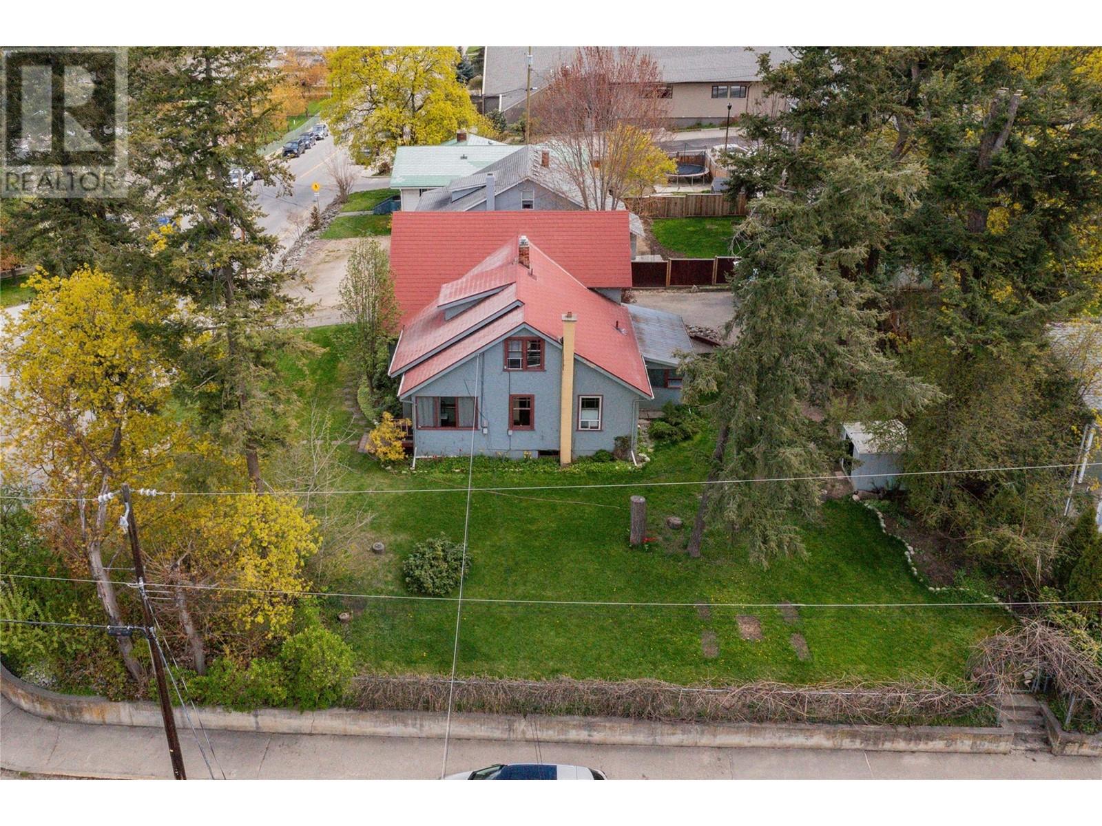 Photo 8 of 320 Okanagan Avenue Se, Salmon Arm BC