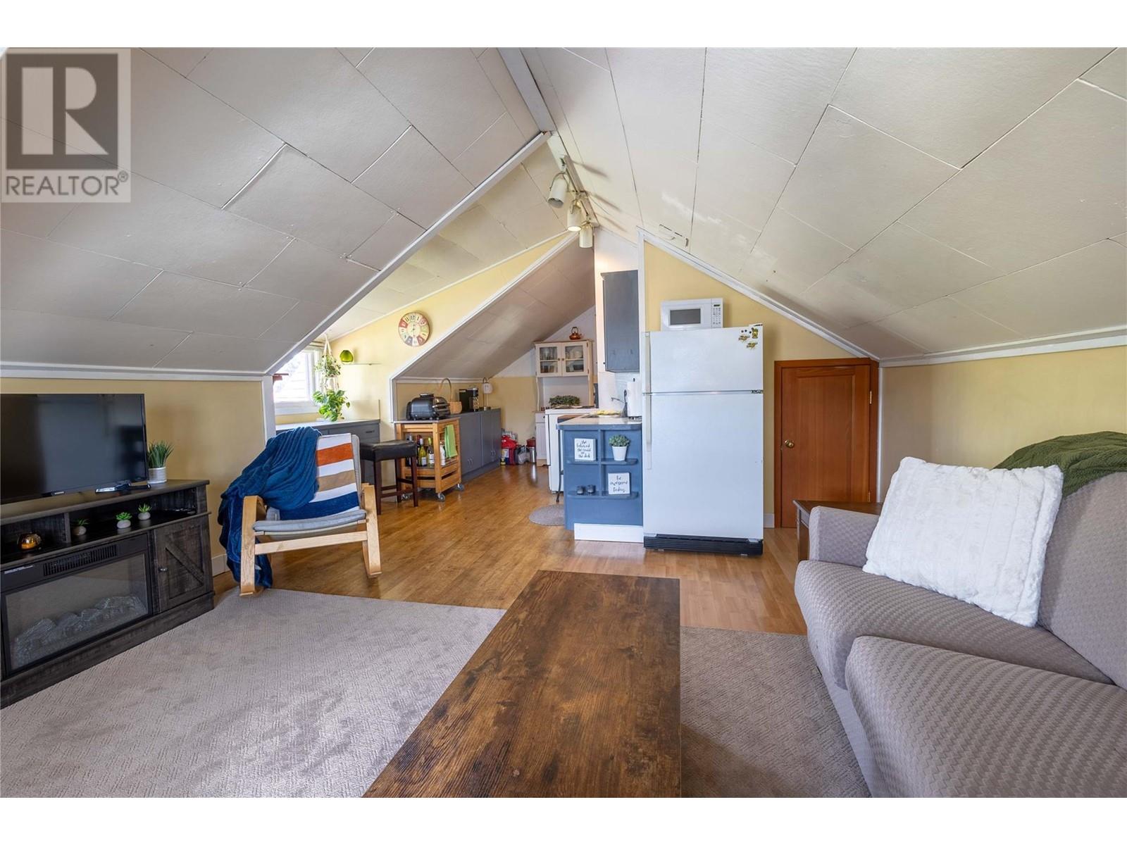 Photo 6 of 320 Okanagan Avenue Se, Salmon Arm BC