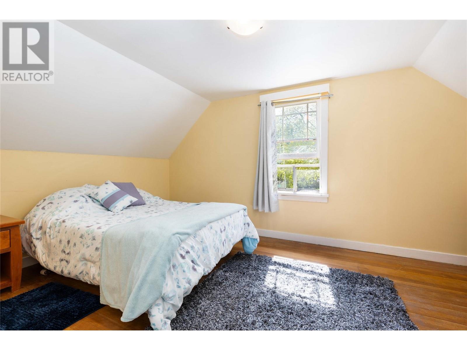  320 Okanagan Avenue Southeast, Salmon Arm