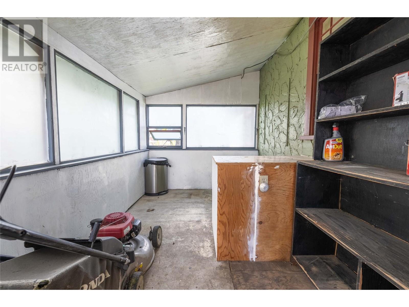 320 Okanagan Avenue SE - 21