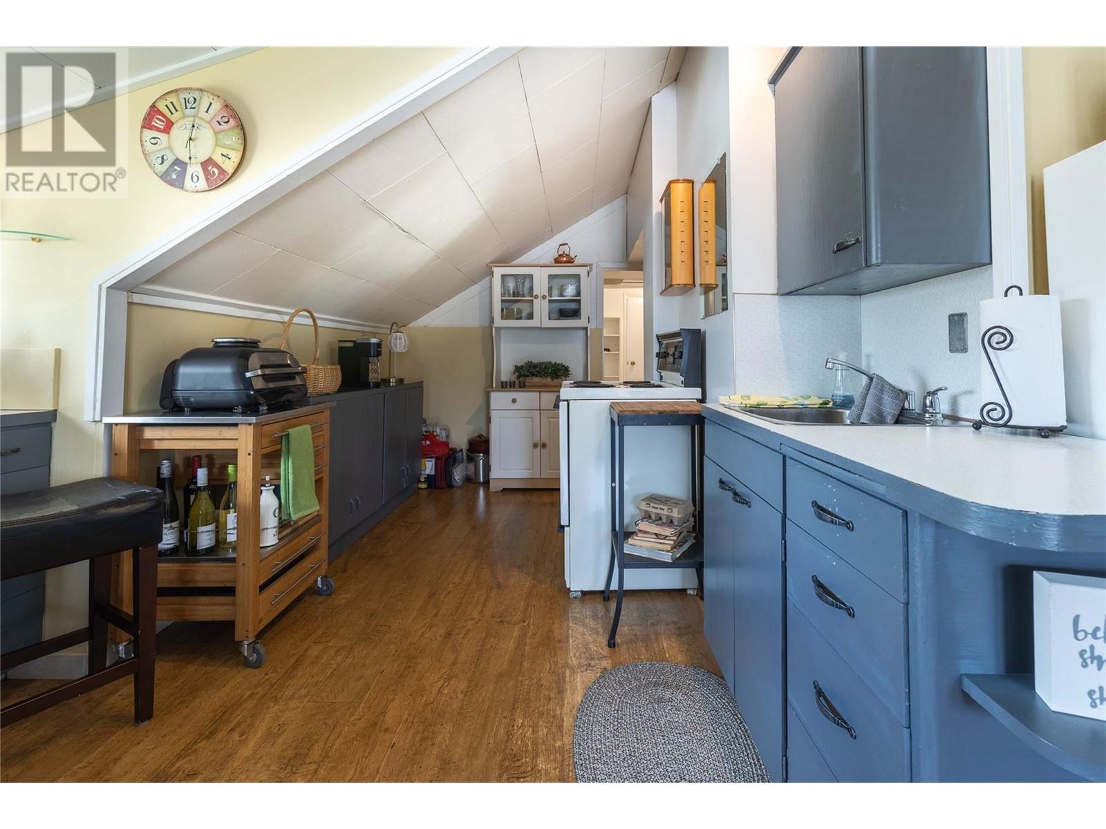 Photo 3 of 320 Okanagan Avenue Se, Salmon Arm BC