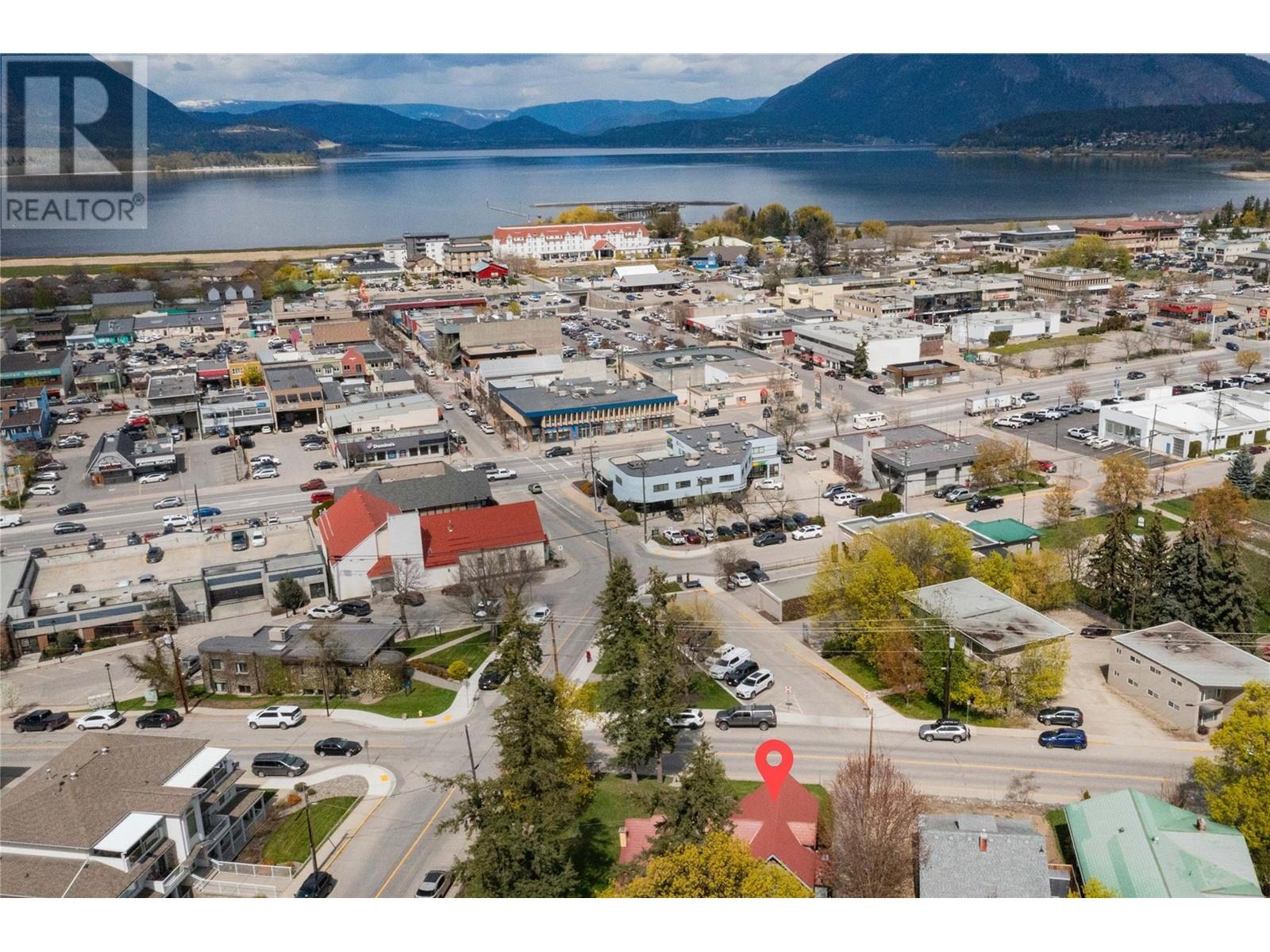  320 Okanagan Avenue Southeast, Salmon Arm