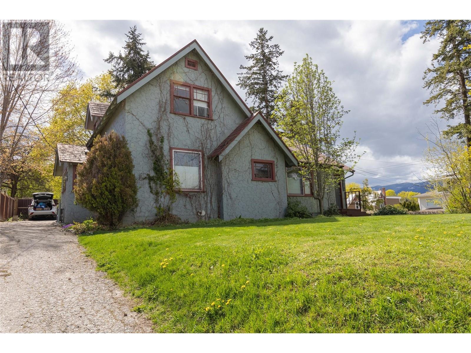 320 Okanagan Avenue SE - 22