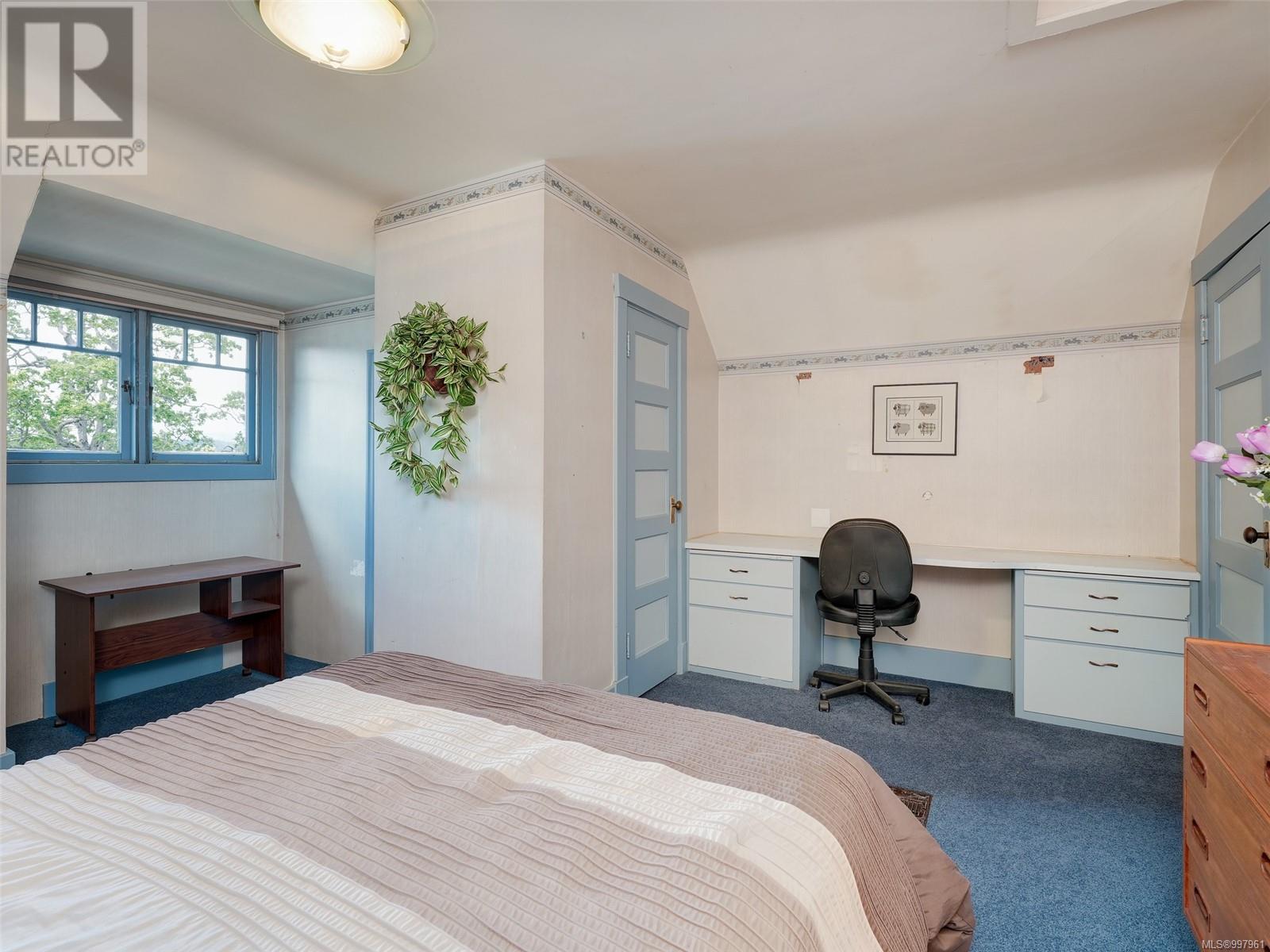  2886 Glenwood Avenue, Saanich