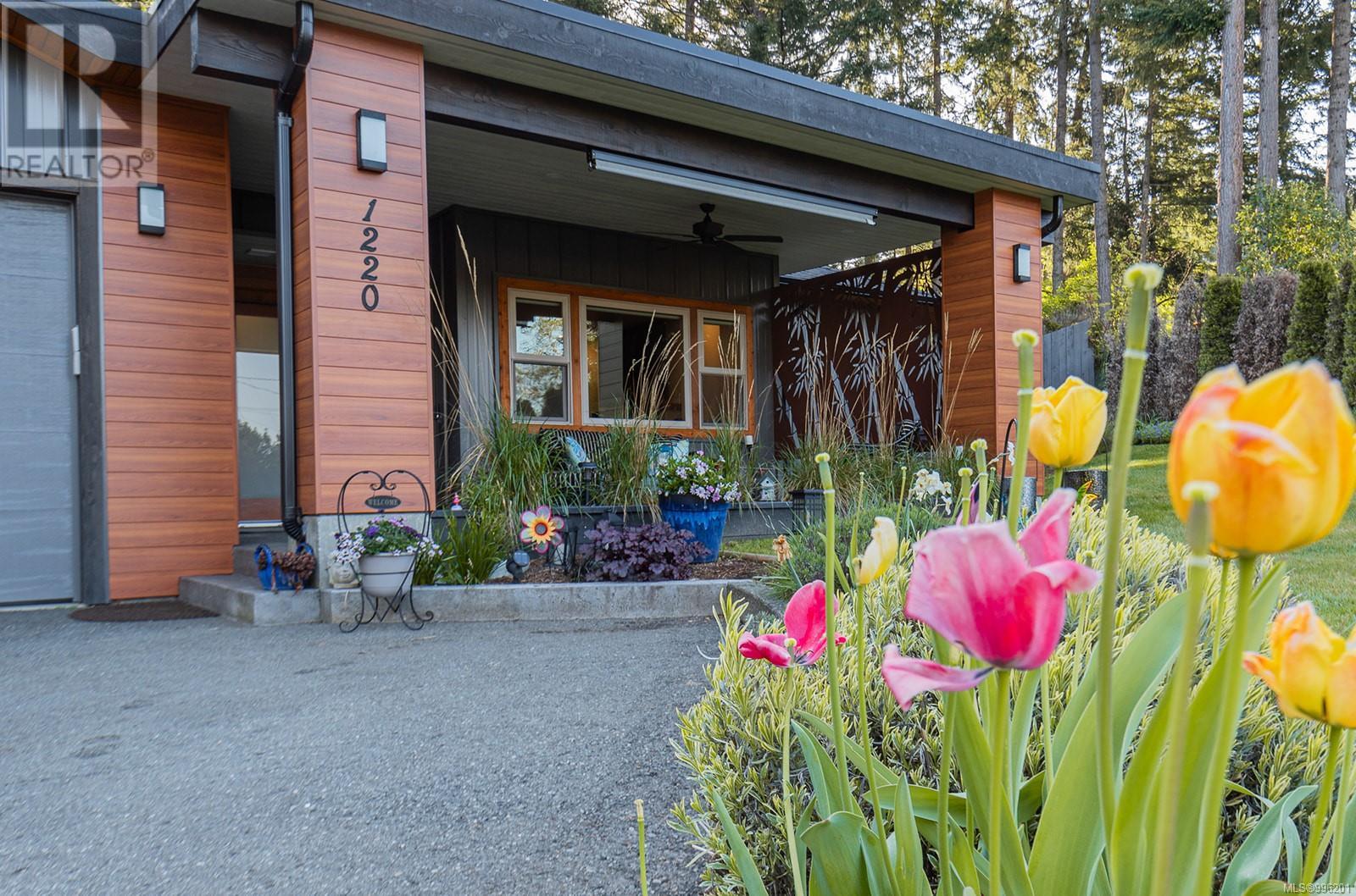 Photo 5 of 1220 Margaret Pl, Duncan BC