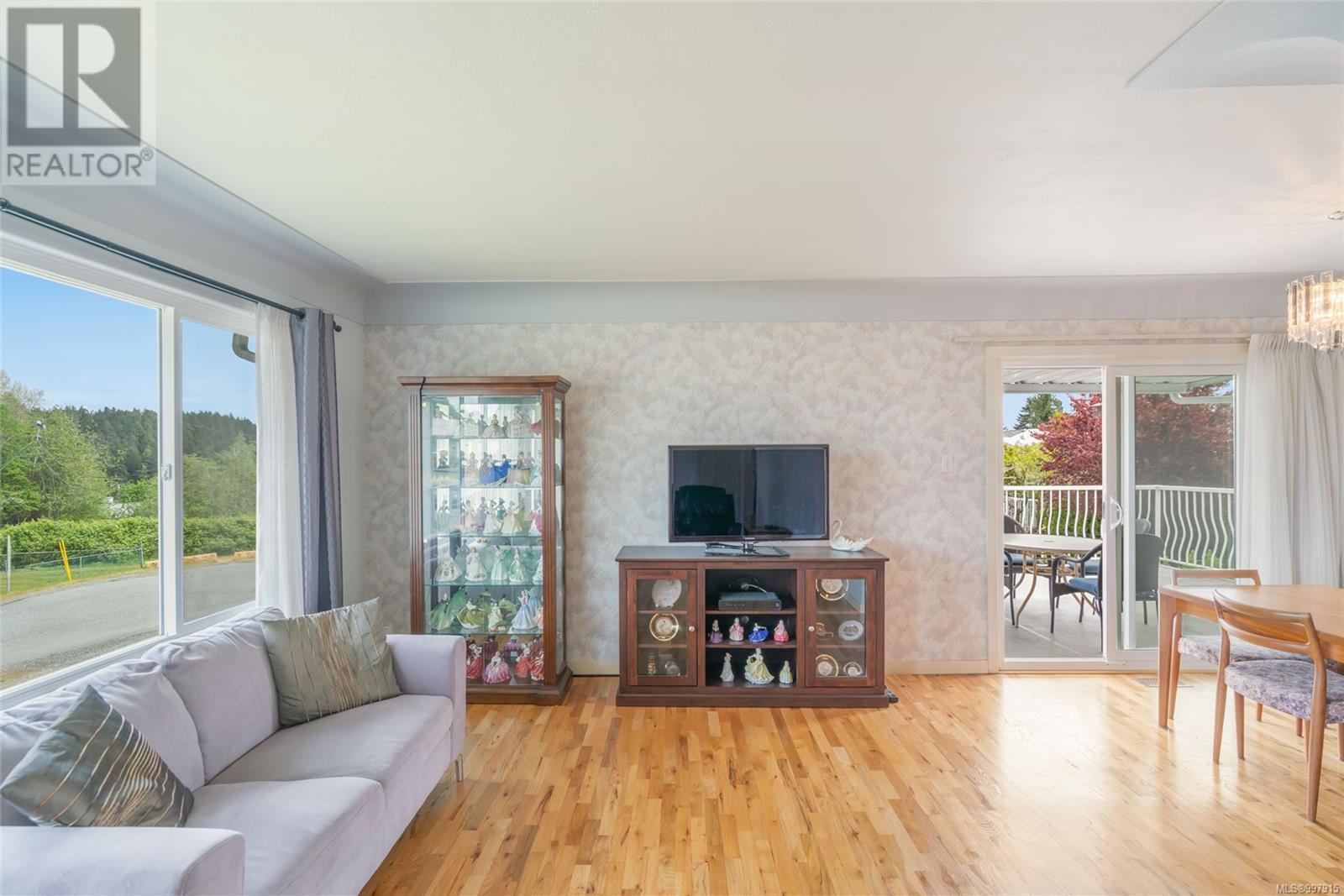 631 Hawkins St, Nanaimo