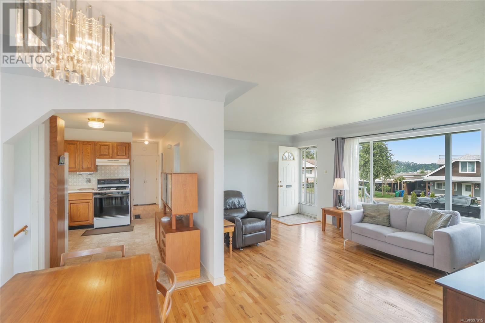 631 Hawkins St, Nanaimo