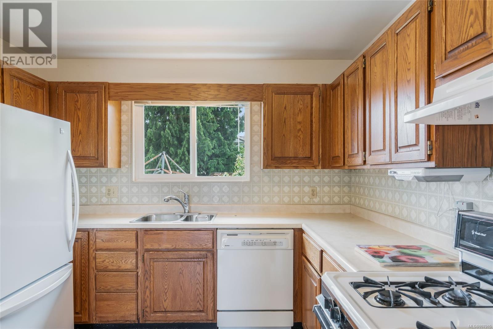 631 Hawkins St, Nanaimo