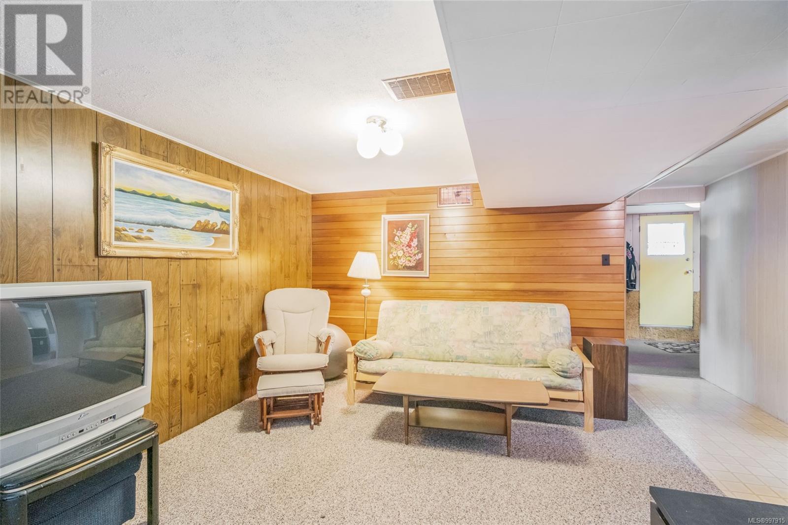 631 Hawkins St, Nanaimo