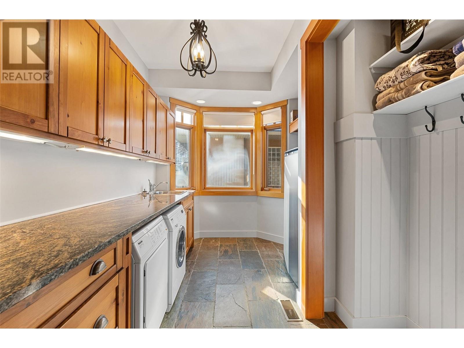 414 Okaview Road, Kelowna