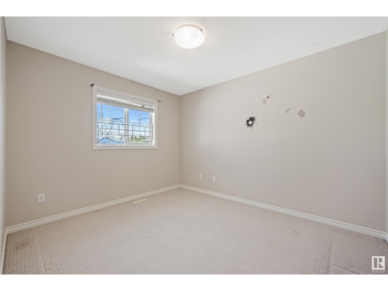 4518 211A ST NW, Edmonton