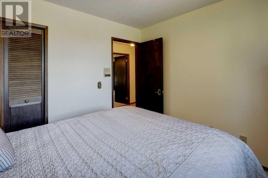 Single Family House for Sale in  Edgewood Place NW Edgemont Calgary 
