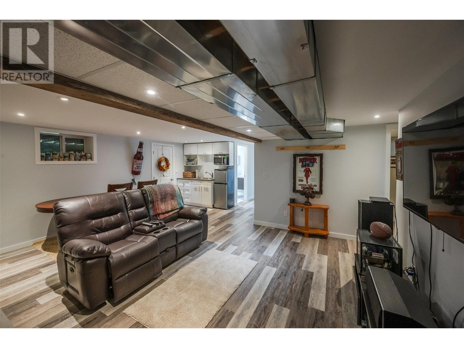  1107 Park Place, Penticton