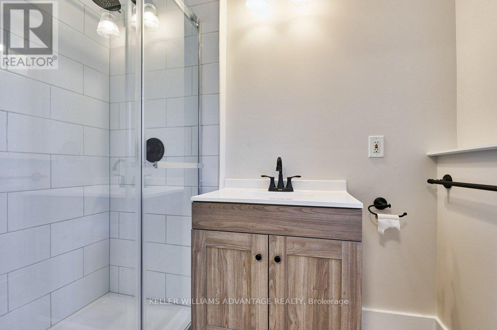 Single Family House for Sale in UPPER   PHARMACY AVENUE Toronto (Oakridge) 